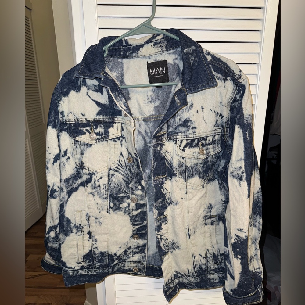 Men’s Blue and White Denim Jacket